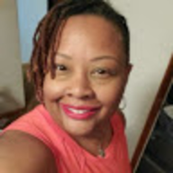 Profile Photo of Yvette Smith (@mizzoe64) on Poshmark