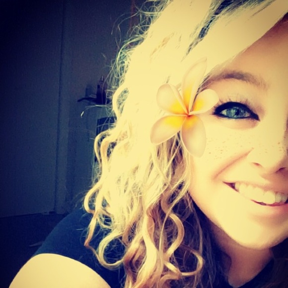 Profile Picture of Emily Gillihan (@emily7275) on Poshmark