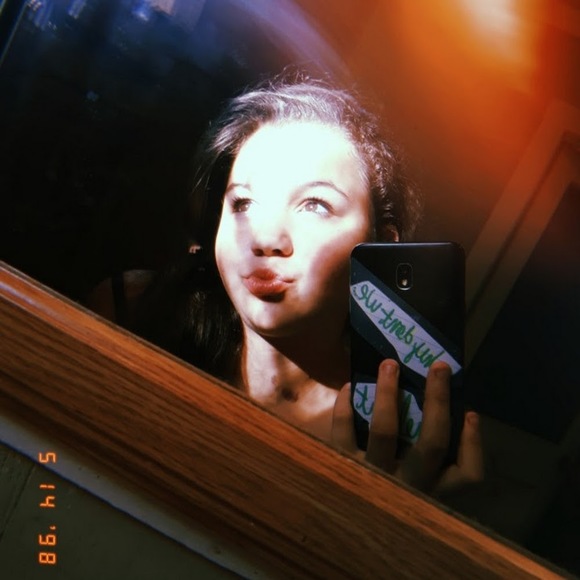 Profile Picture of Azalyn Grace (@azzygrace10) on Poshmark