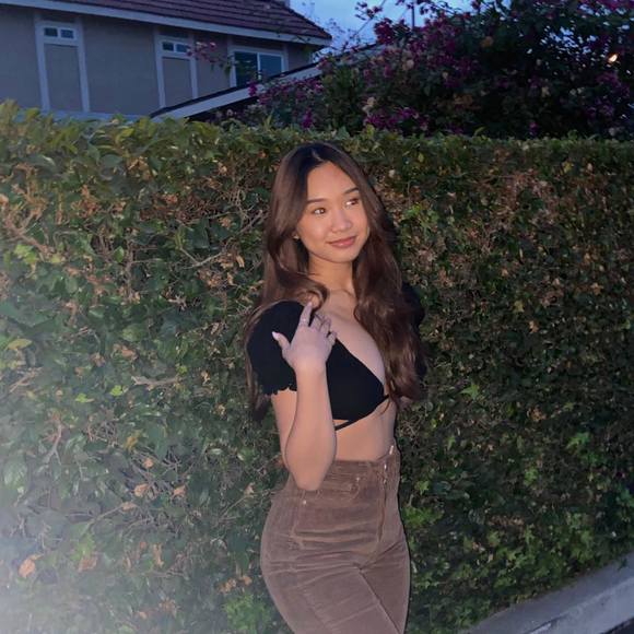 Profile Picture of Mimi Luong (@mimiluong08) on Poshmark