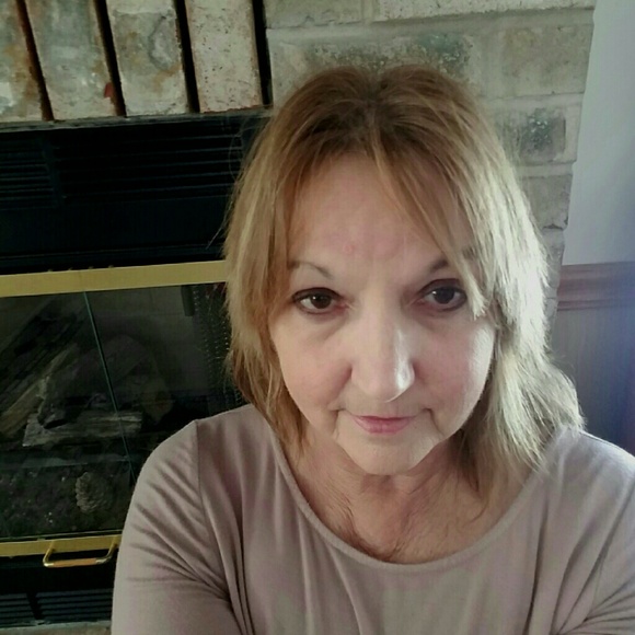 Profile Picture of Sue Wright (@suewright1953) on Poshmark