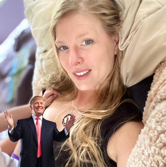 Profile Picture of Nora Greer (@ngw1029) on Poshmark