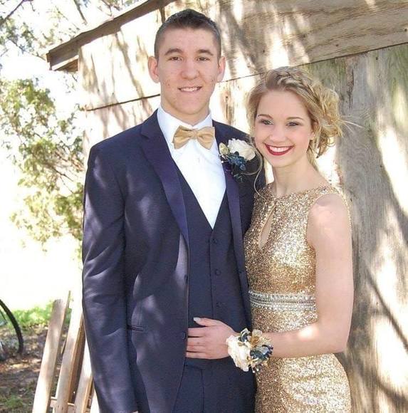 Profile Picture of Tiffany Wurzer (@tiffwurz) on Poshmark