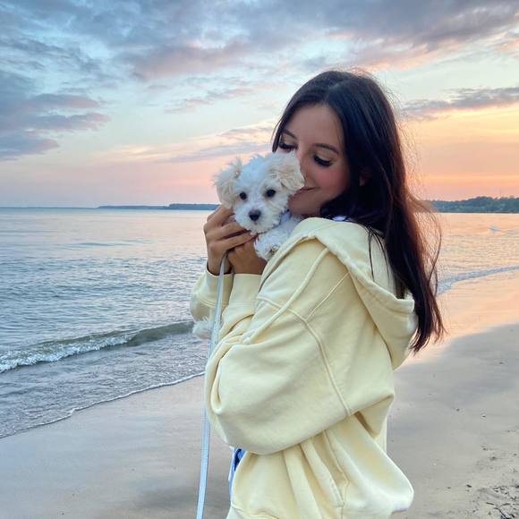 Profile Picture of Jade Julia (@josipovicjade) on Poshmark