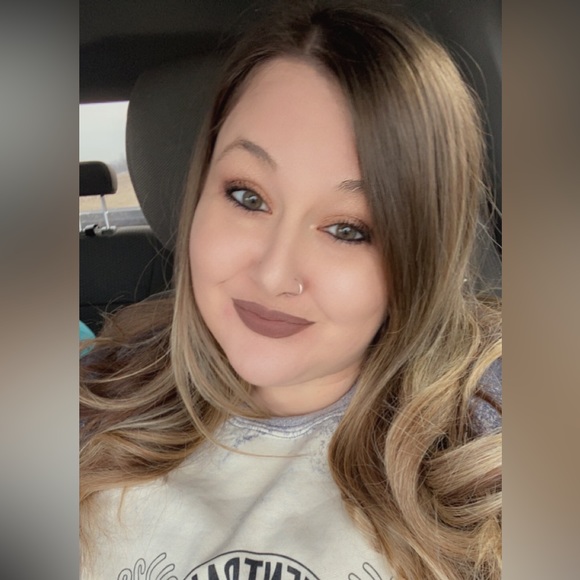 Profile Picture of Chasdity Coonce (@crd8807) on Poshmark