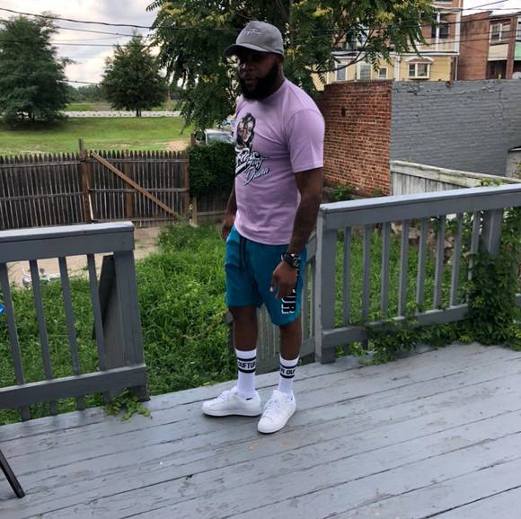 Profile Picture of Mike Roy (@mikeroy1024) on Poshmark
