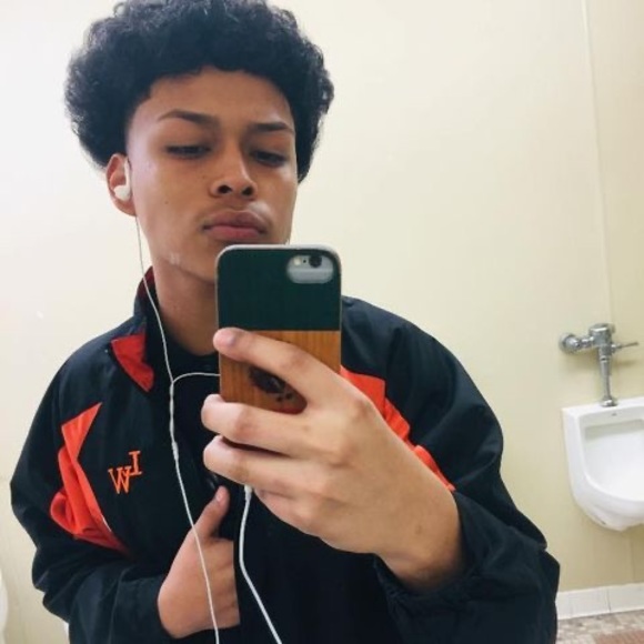 Profile Picture of Daniel Alonso (@danielalonzo_13) on Poshmark