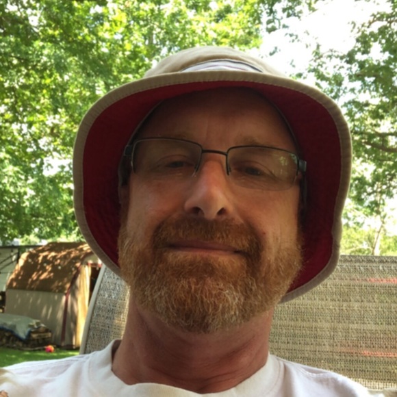 Profile Picture of Erik Snyder (@hawk924) on Poshmark