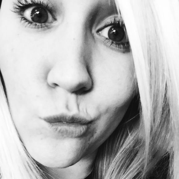 Profile Picture of Samantha Forbis (@xosam14) on Poshmark