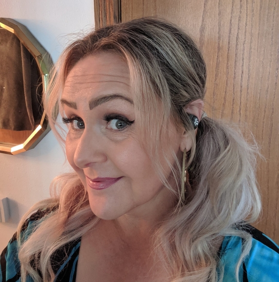 Profile Picture of Christy Scott knott (@fiveknottys) on Poshmark