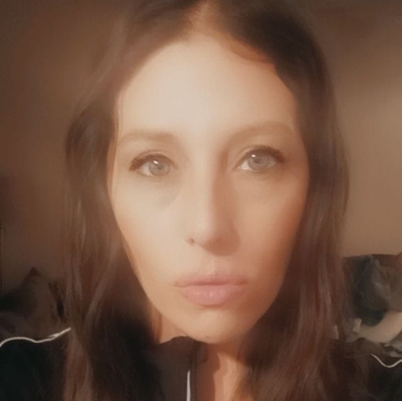 Profile Picture of Andrea Crusinberry (@a_crusinberry) on Poshmark