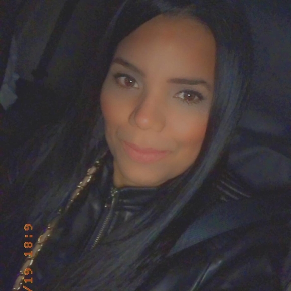 Profile Picture of Thiarys G suarez (@tjgsuarez) on Poshmark