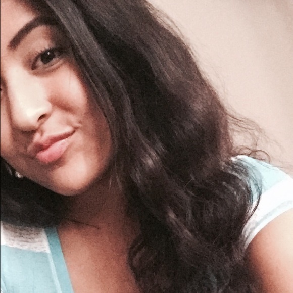 Profile Picture of Jailene Castrillon (@jailenenatalia) on Poshmark