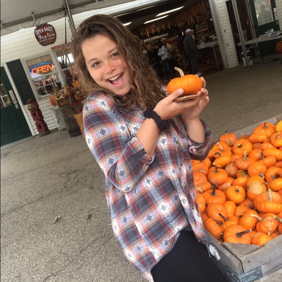 Profile Picture of Briana Tessmer (@brianat422) on Poshmark
