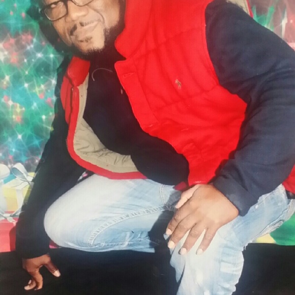 Profile Picture of Monte Thomas (@monte7972) on Poshmark