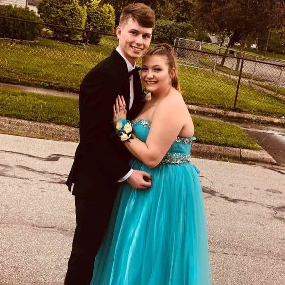 Profile Picture of Montana Schablin (@montana1223) on Poshmark