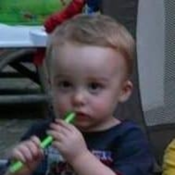 Profile Picture of Evan Glomb (@evanmg1) on Poshmark