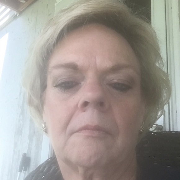 Profile Picture of Cindylee Murdza (@cmurdza) on Poshmark