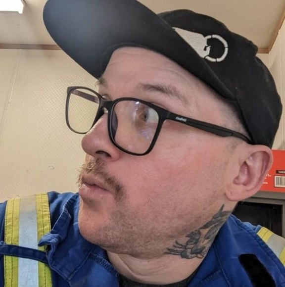 Profile Picture of Joshua Maloff (@joshuamaloff) on Poshmark