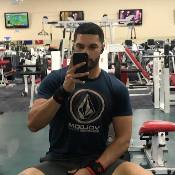 Profile Picture of Dylan Starkey (@dylanstarkey742) on Poshmark