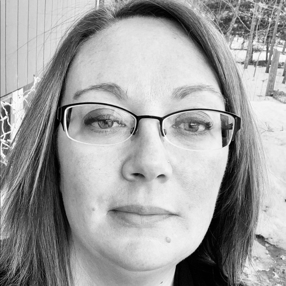 Profile Picture of Tracy Fosmore (@tknechtges) on Poshmark