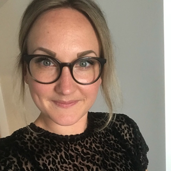 Profile Picture of Martina Cissig (@tinisen) on Poshmark