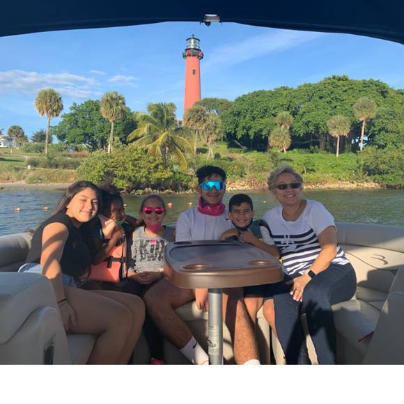 Profile Picture of Rocio Deschamps (@misnietos1) on Poshmark