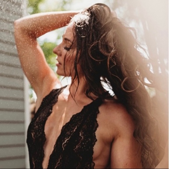 Profile Picture of Brittney Lahood (@brittneylahood) on Poshmark