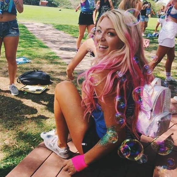 Profile Picture of Paige Cooley (@paigecooley) on Poshmark