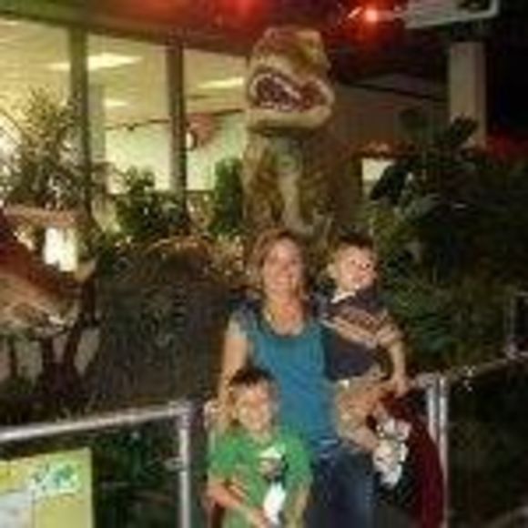 Profile Picture of Marie Weinel (@marie_weinel) on Poshmark