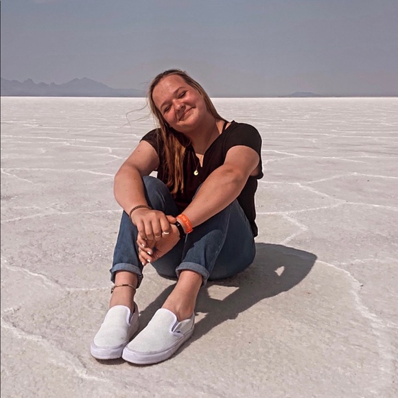 Profile Picture of Lily Ryan (@itslilyann) on Poshmark