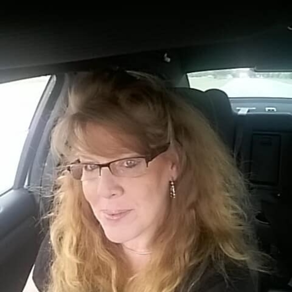 Profile Picture of Whitney Grimshaw (@whitneygrimshaw) on Poshmark