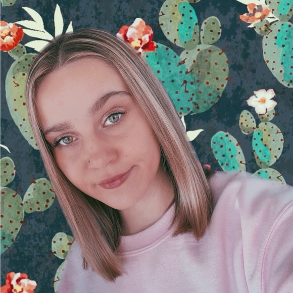 Profile Picture of Julia Inglesby (@julia_inglesby) on Poshmark