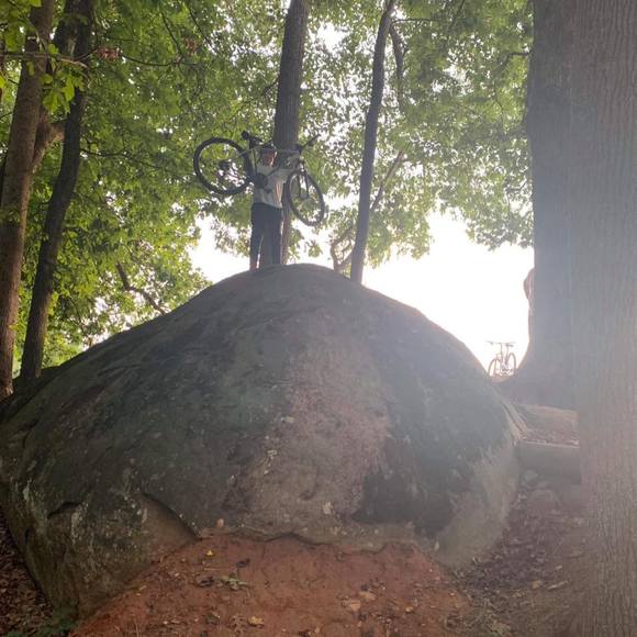 Profile Picture of Andres Trigueros (@andrestrigueros) on Poshmark