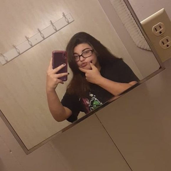 Profile Picture of Gabriella Campos (@gabii_06) on Poshmark