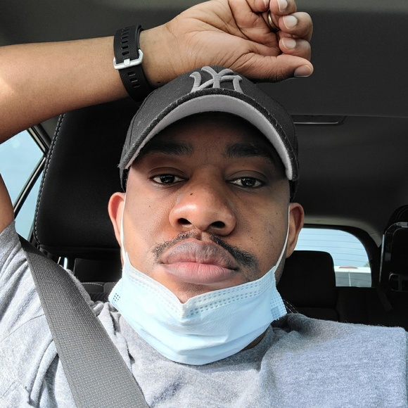 Profile Picture of Morris Manhertz (@kemarmrm) on Poshmark