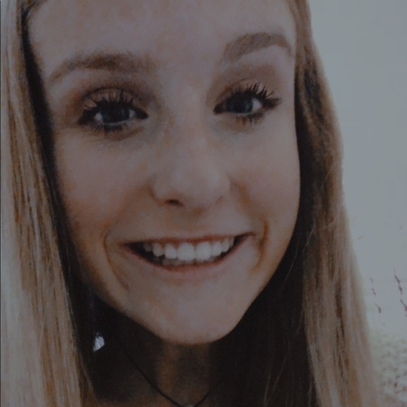 Profile Picture of Abby Rivenburgh (@abbyrivenburgh) on Poshmark