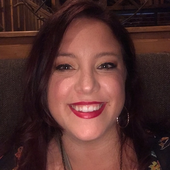 Profile Picture of Courtney Kinkel (@courtney_kinkel) on Poshmark