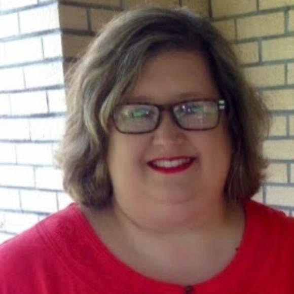 Profile Picture of Lisa Gist (@lisagist192) on Poshmark