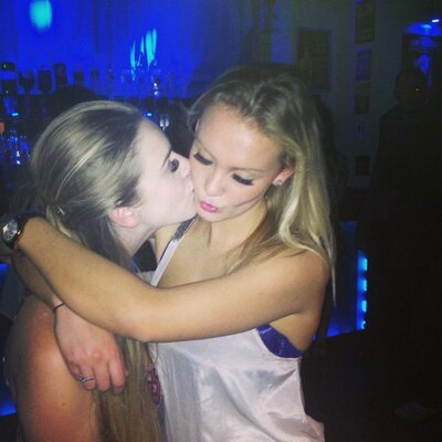 Profile Picture of Lily Phillips (@lilyelaine_) on Twitter