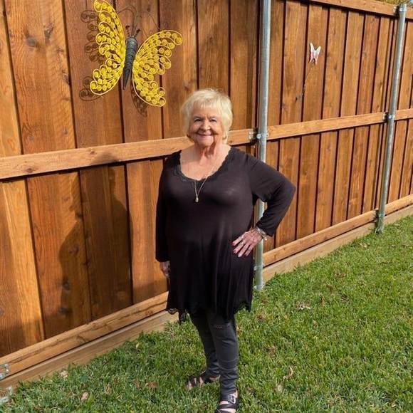 Profile Picture of Janie Russell (@jrussell1942) on Poshmark