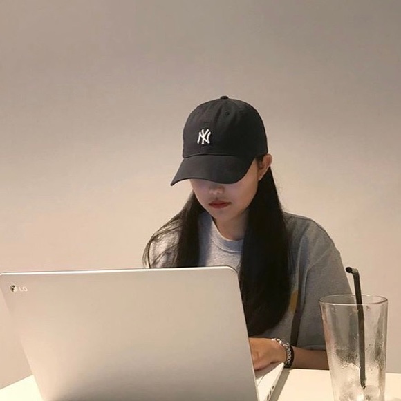 Profile Picture of Chloe Kim (@nyykm) on Poshmark