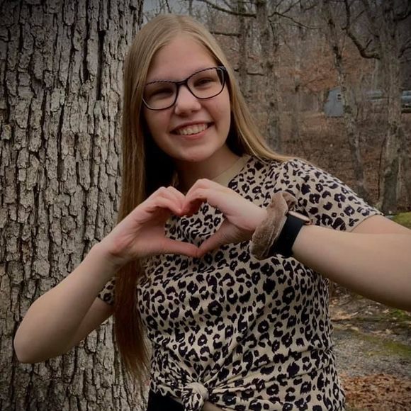 Profile Picture of Rachelle Hemwall (@rhemwall) on Poshmark