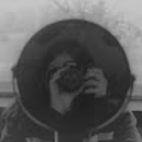 Profile Picture of Emma Stansbury (@emmastansbury04) on Poshmark