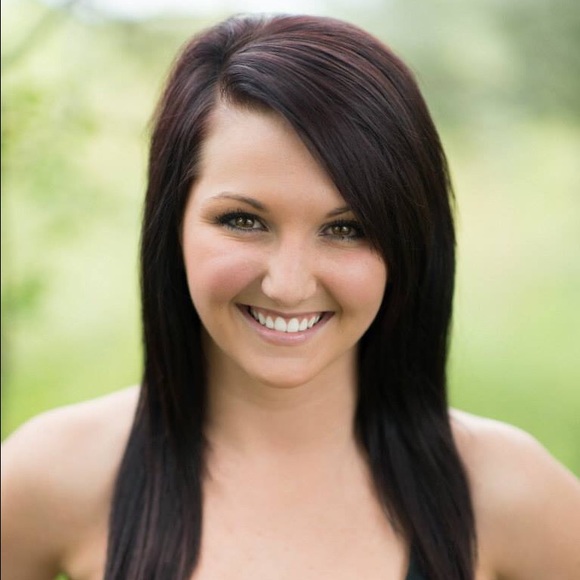 Profile Picture of Kelsey Stoecklein (@kelseystoeck) on Poshmark