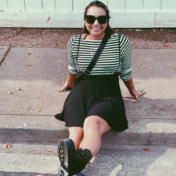 Profile Picture of Adriana Arguello (@adrianaargue220) on Poshmark