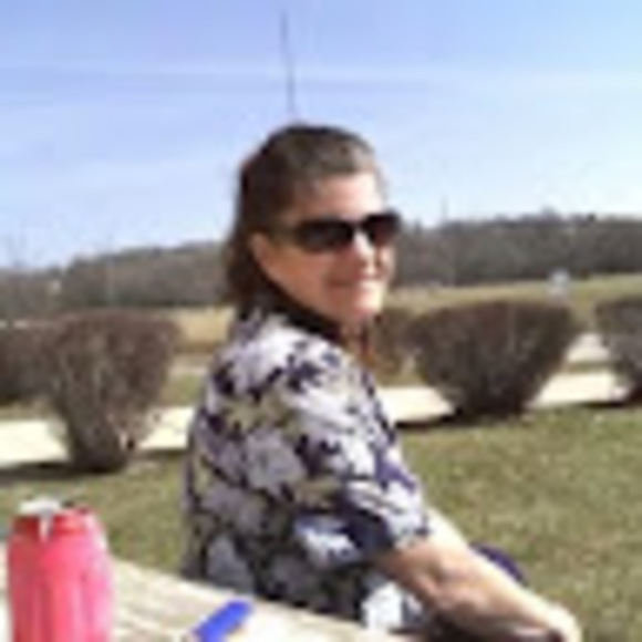 Profile Picture of Kathy Wrzesinski (@kathywrzesin713) on Poshmark