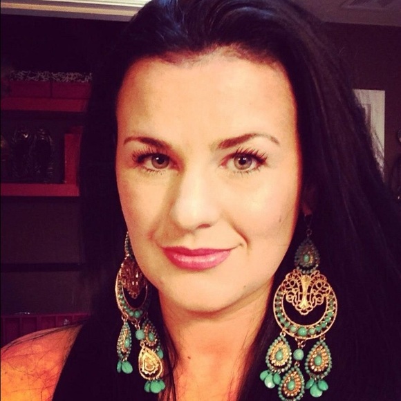 Profile Picture of Anne De dios (@annachristian) on Poshmark