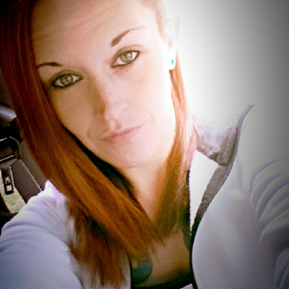 Profile Picture of Cassandra Hensley (@cassie198432) on Poshmark