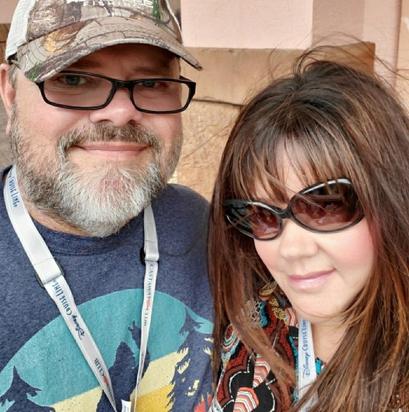 Profile Picture of April Griffith jones (@rosanna001) on Poshmark